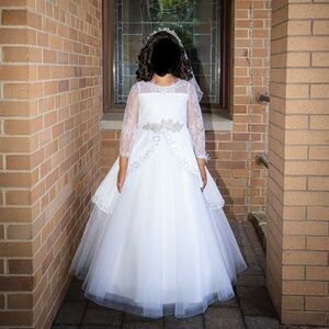 Girls communion dress size 8 with veil